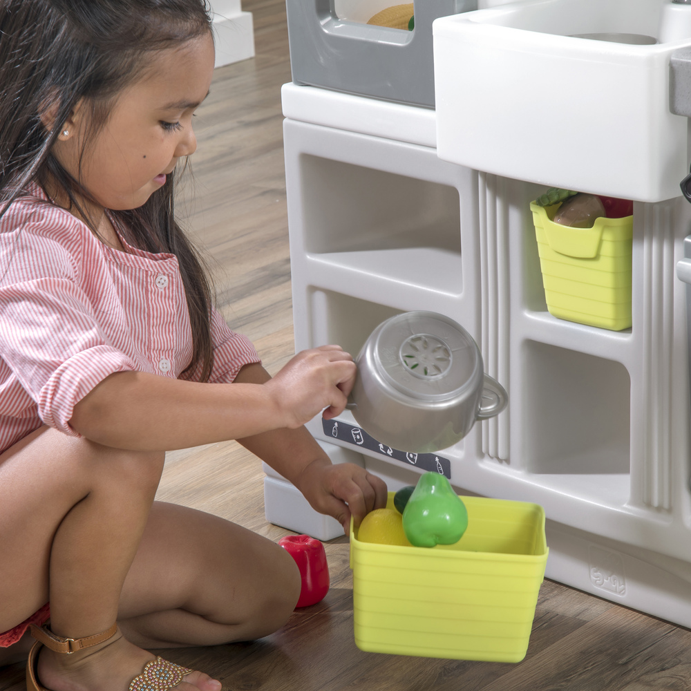 COCINITA MODERNA DOWNTOWN PARA NIÑOS STEP 2 GRIS