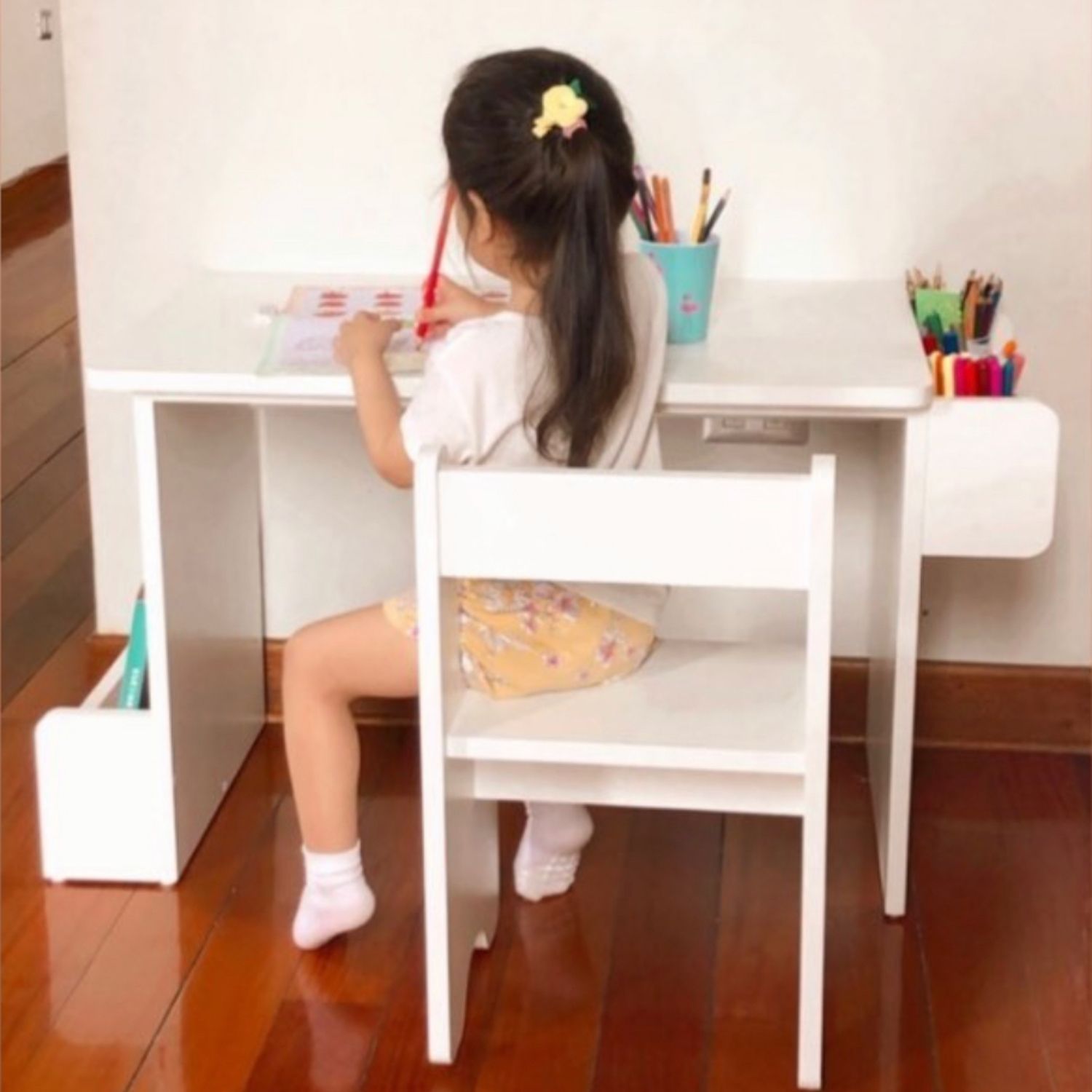 ESCRITORIO Y SILLA  PEKE PARA NIÑOS DE 2 A 6 AÑOS COLOR BLANCO