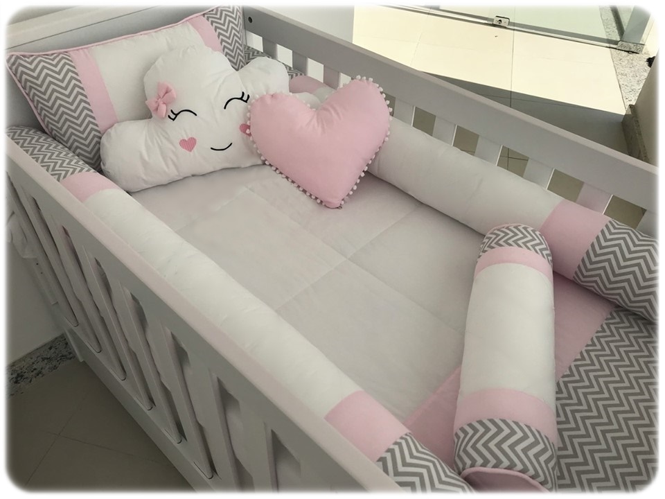 SET DE CUNA ESTANDAR DISEÑO LATERALES TUBULARES - ROSADO