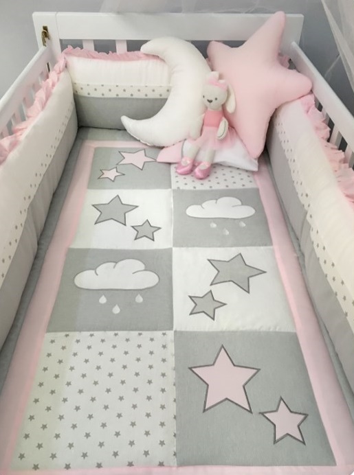 SET DE CUNA - DISEÑO NUBES Y ESTRELLITAS  BORDDADO - NIÑA