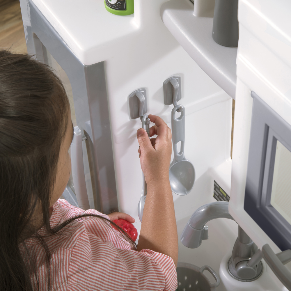 COCINITA MODERNA DOWNTOWN PARA NIÑOS STEP 2 GRIS