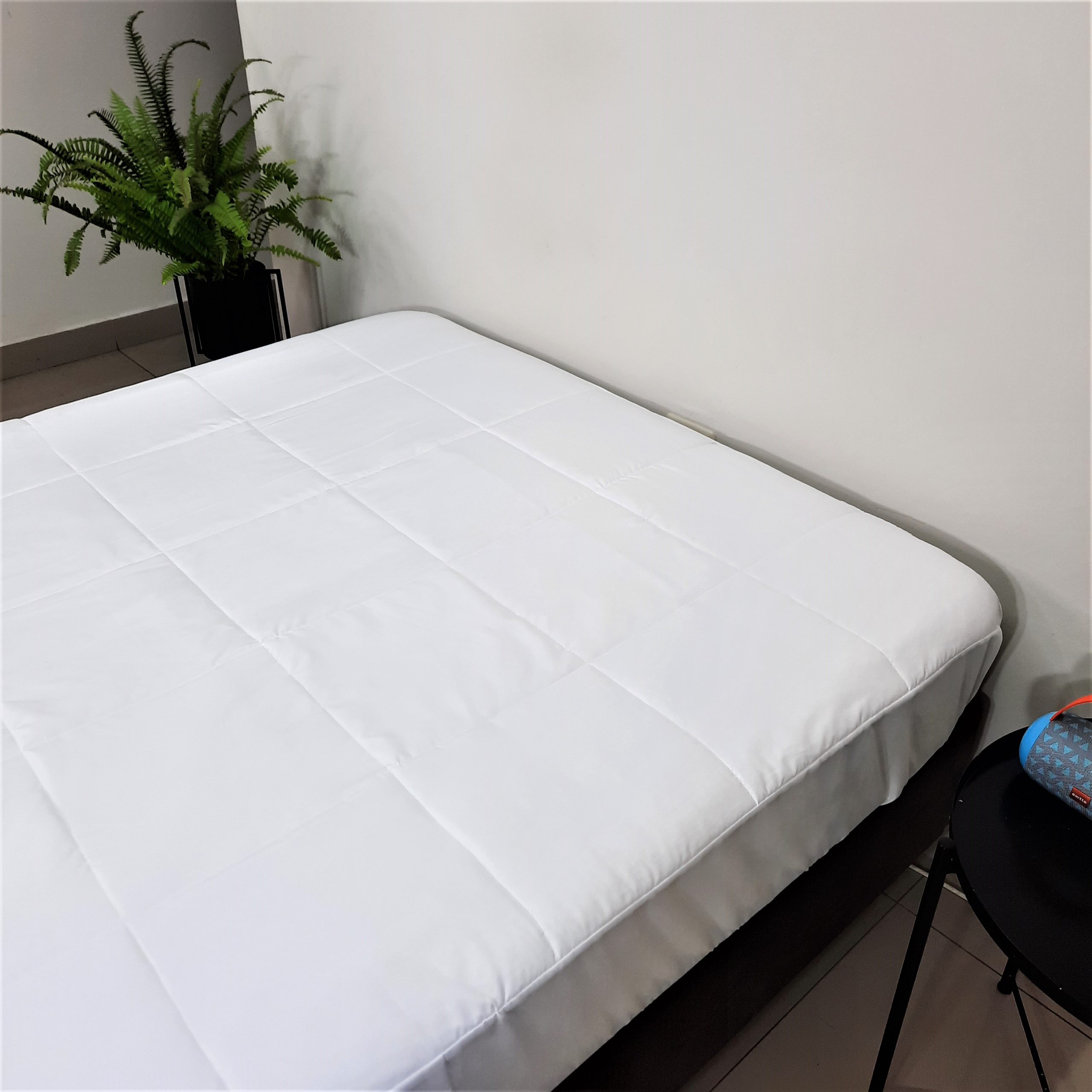 FUNDA PROTECTORA DE COLCHON AJUSTABLE NUBE HOGAR ACOLCHADO - QUEEN 160CM X 200CM BLANCO