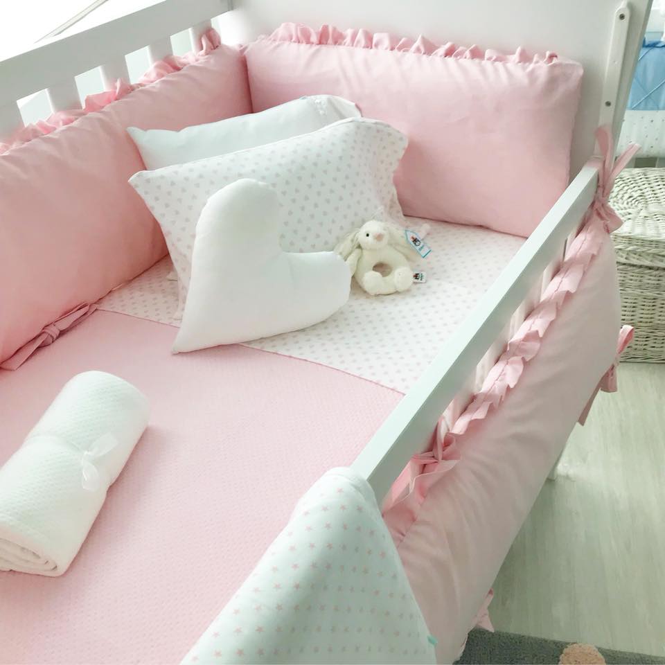 PROTECTORES LATERALES PARACHOQUES - ACOLCHADO DE CUNA ESTANDAR - ROSADO BEBE